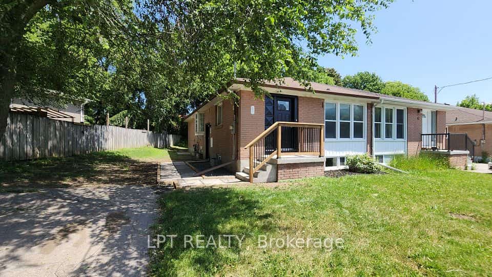 43 Newbury Drive, Newmarket, ON L3Y 4P9