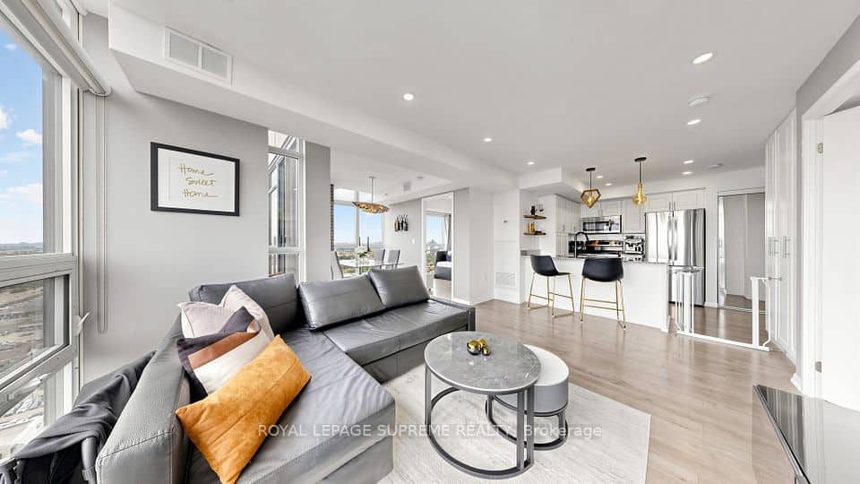 830 W Lawrence Avenue W, Toronto